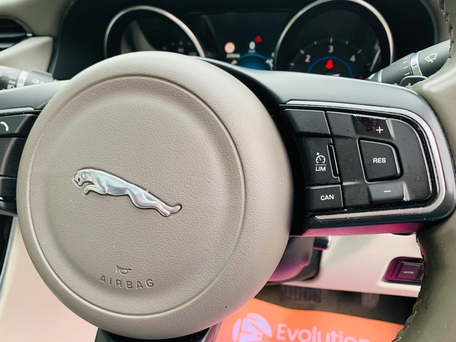 Used Jaguar XF 2015 for sale - 77291820: Photo 18