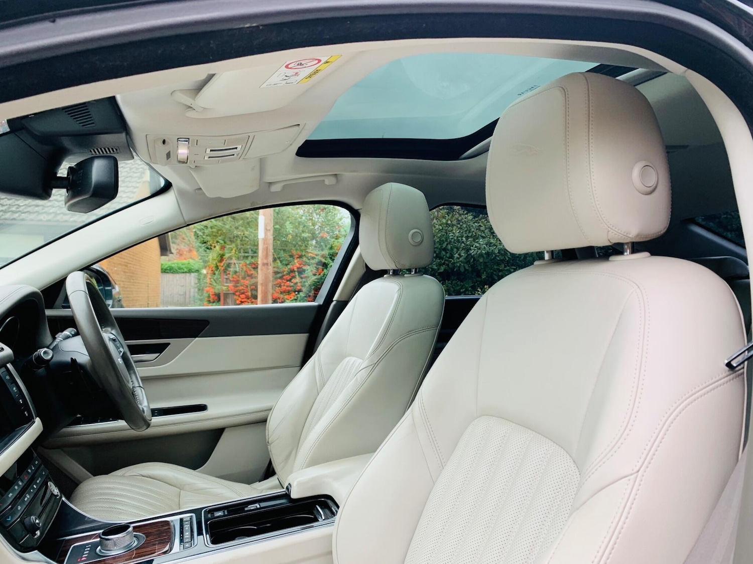 Used Jaguar XF 2015 for sale - 77291820: Photo 45