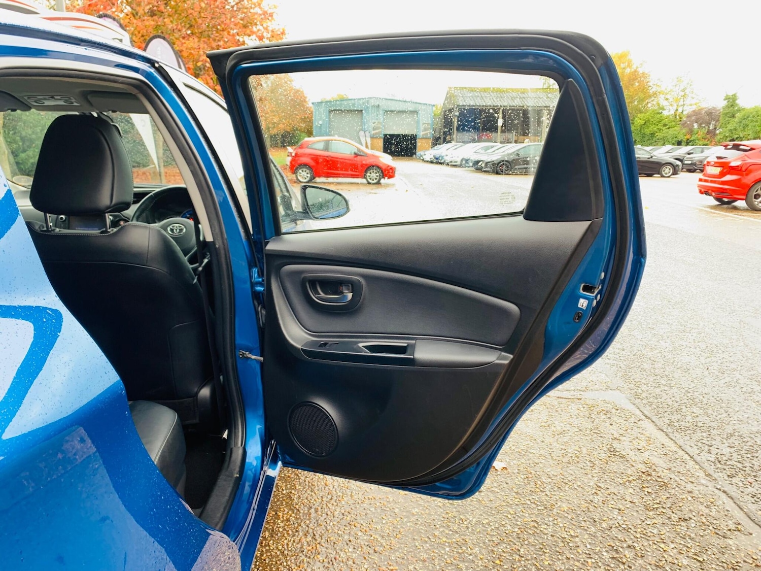 Used Toyota Yaris 2015 for sale - 76995150: Photo 29