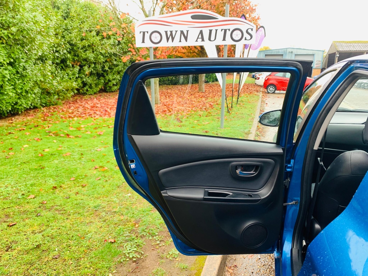 Used Toyota Yaris 2015 for sale - 76995150: Photo 38