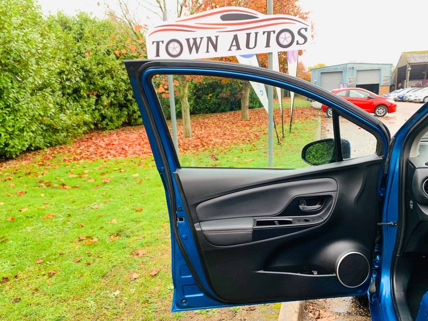 Used Toyota Yaris 2015 for sale - 76995150: Photo 40