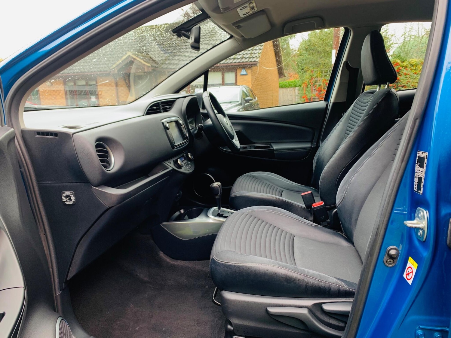 Used Toyota Yaris 2015 for sale - 76995150: Photo 41