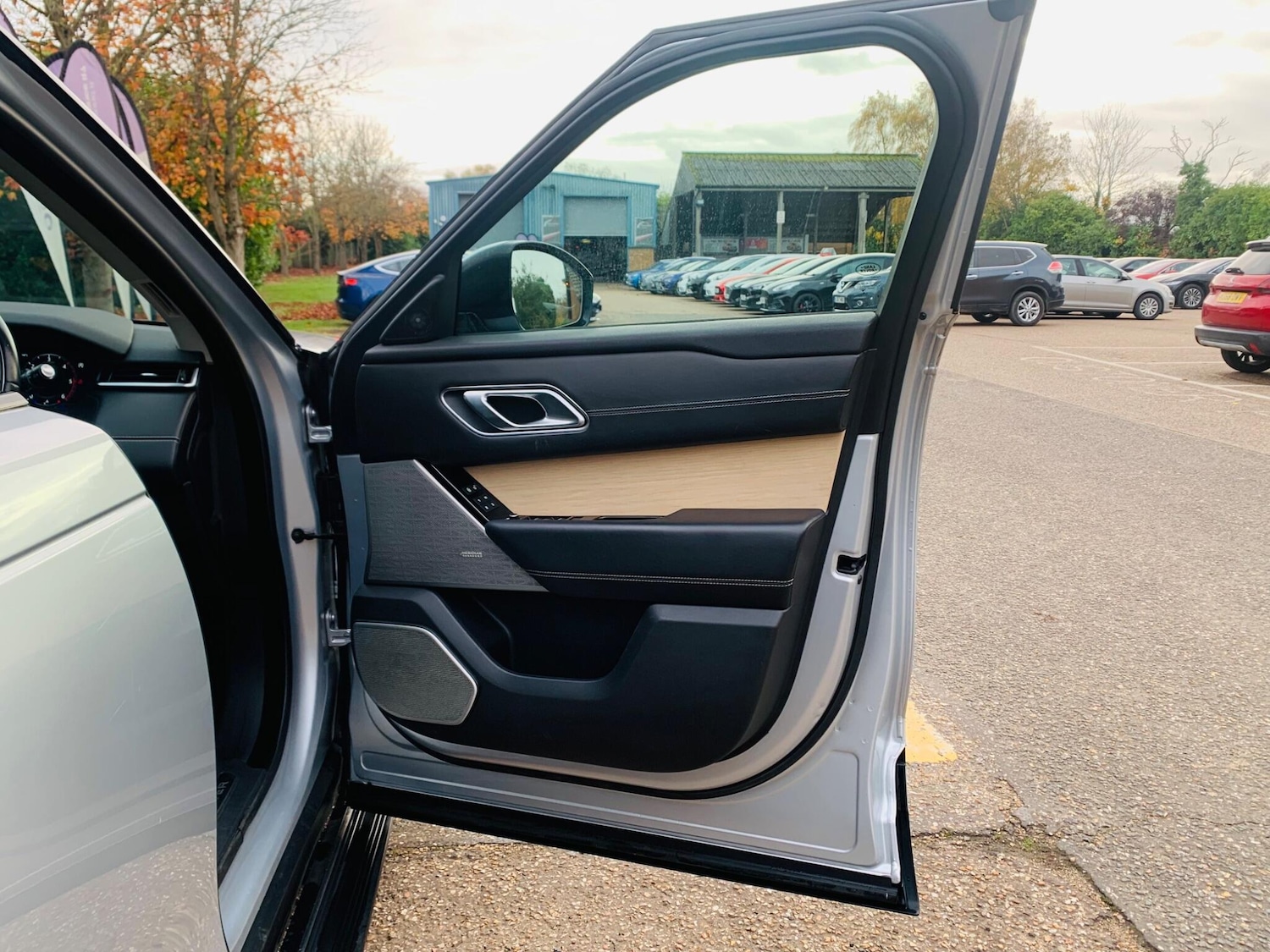 Used Land Rover Range Rover Velar 2017 for sale - 77696363: Photo 5