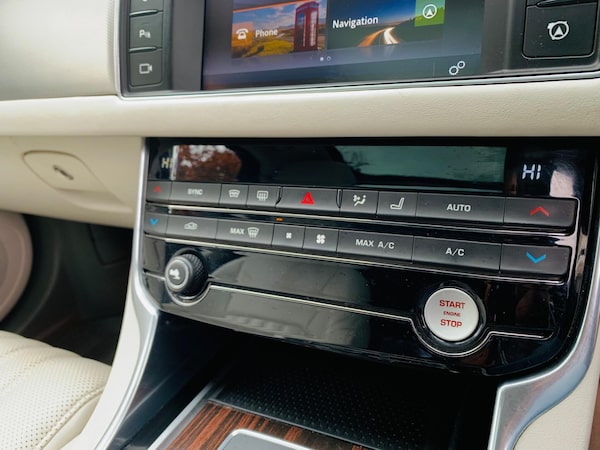 Used Jaguar XF 2015 for sale - 76295557: Photo 25