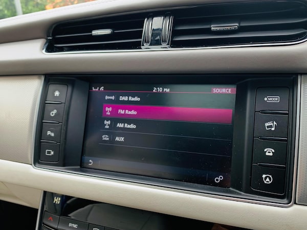 Used Jaguar XF 2015 for sale - 76295557: Photo 26
