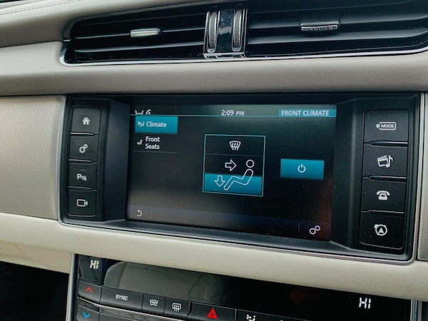 Used Jaguar XF 2015 for sale - 76295557: Photo 29