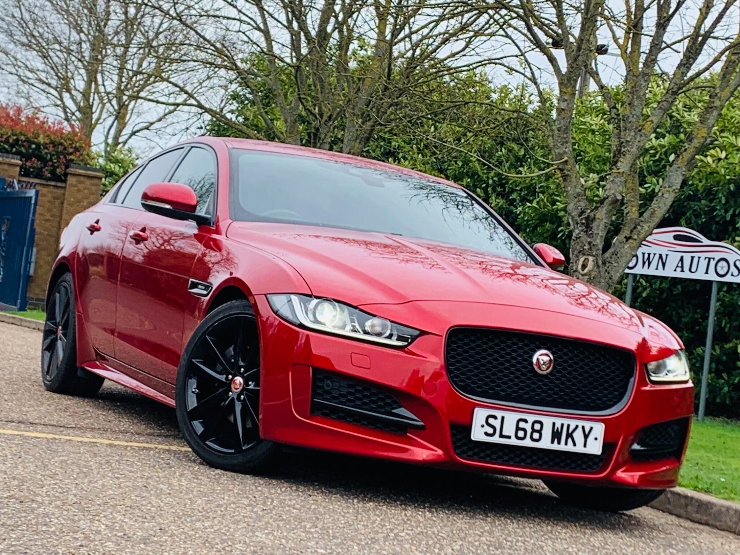Used Jaguar XE 2018 for sale - 77386470: Photo 1