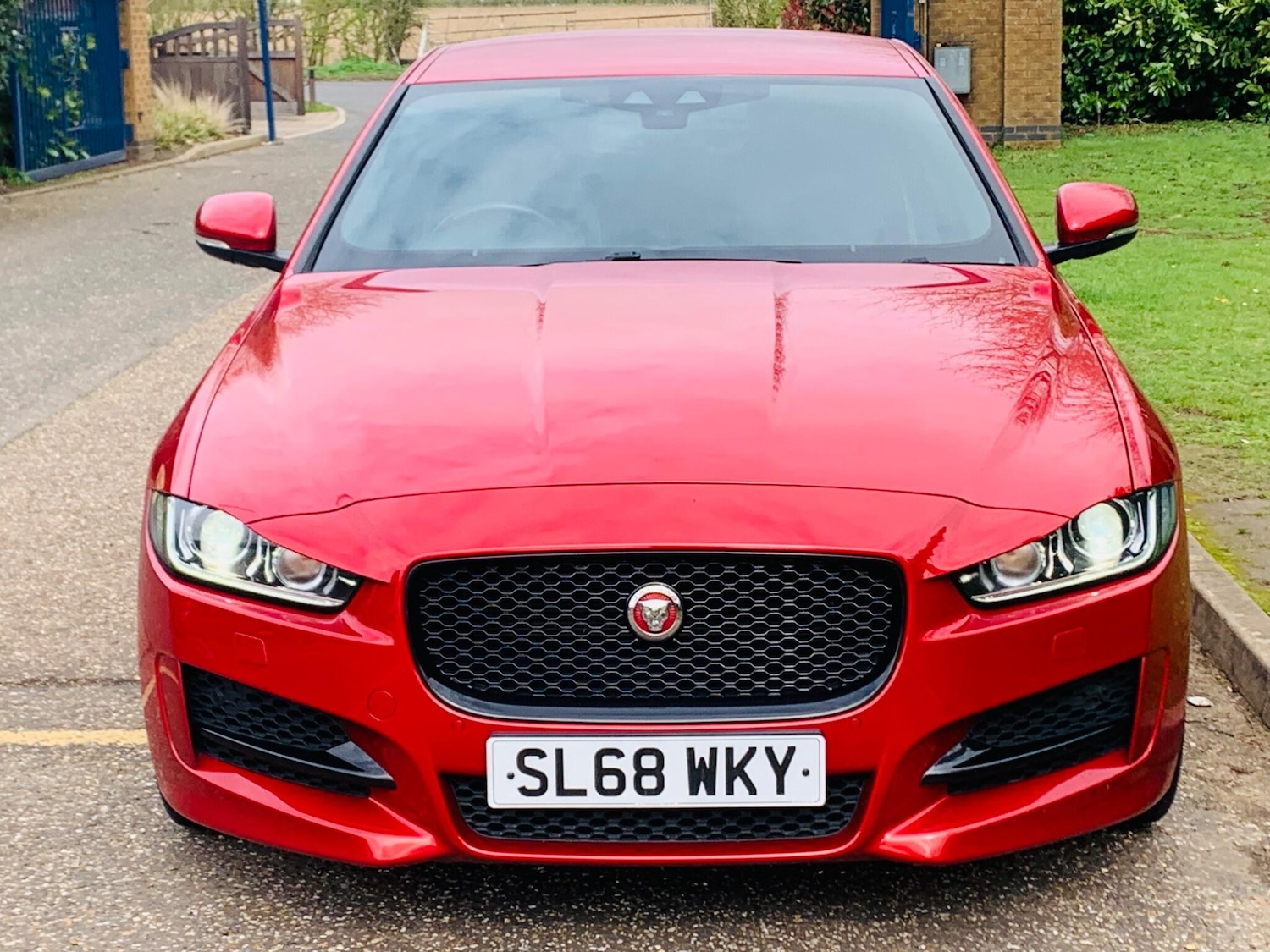 Used Jaguar XE 2018 for sale - 77386470: Photo 2