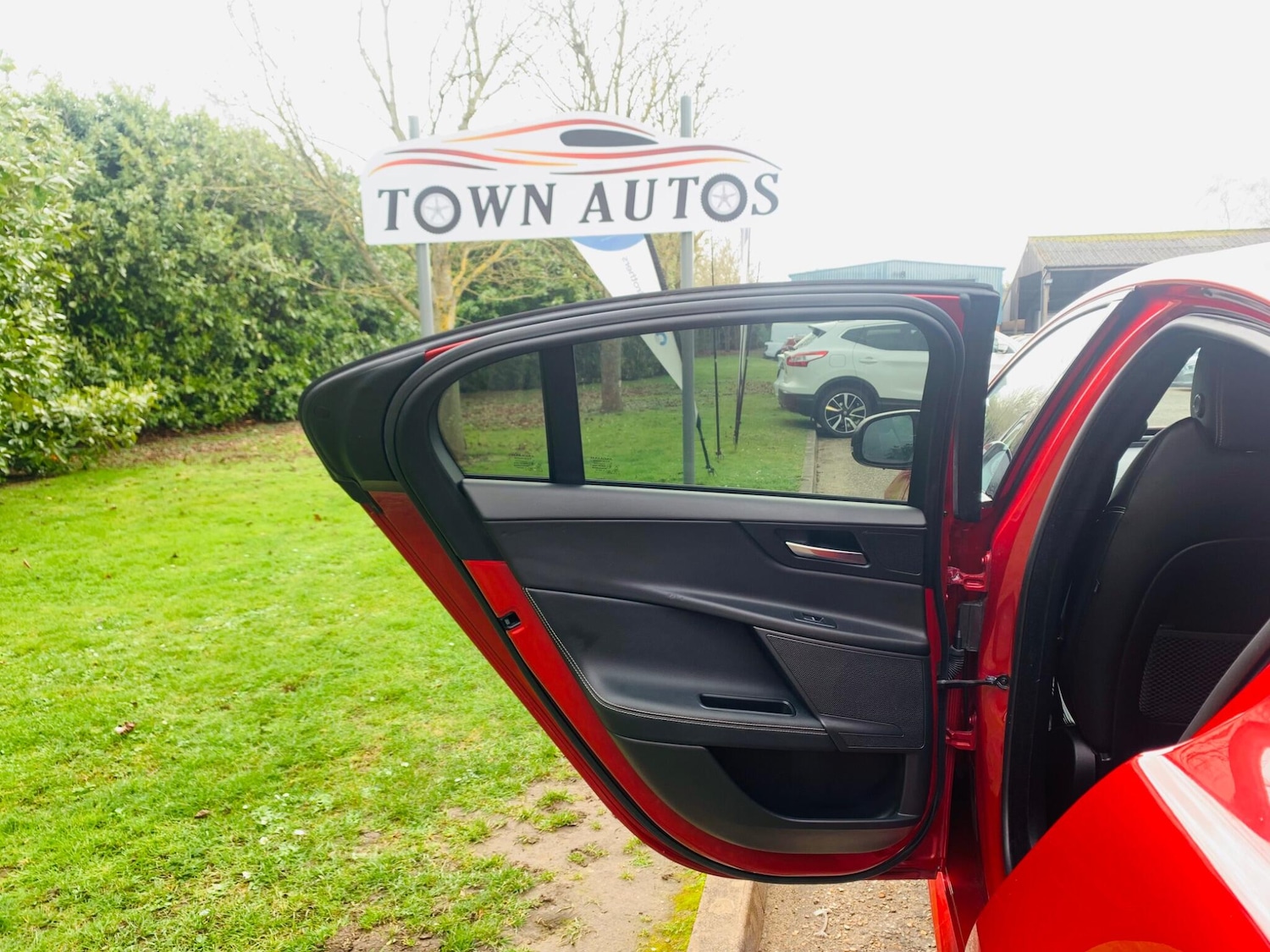 Used Jaguar XE 2018 for sale - 77386470: Photo 28