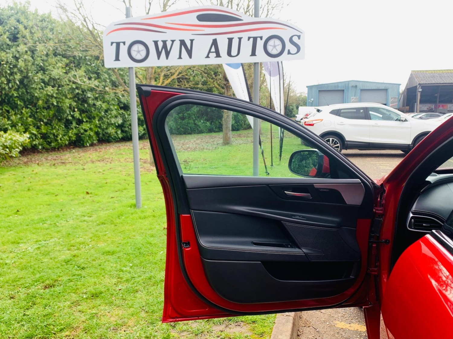 Used Jaguar XE 2018 for sale - 77386470: Photo 29