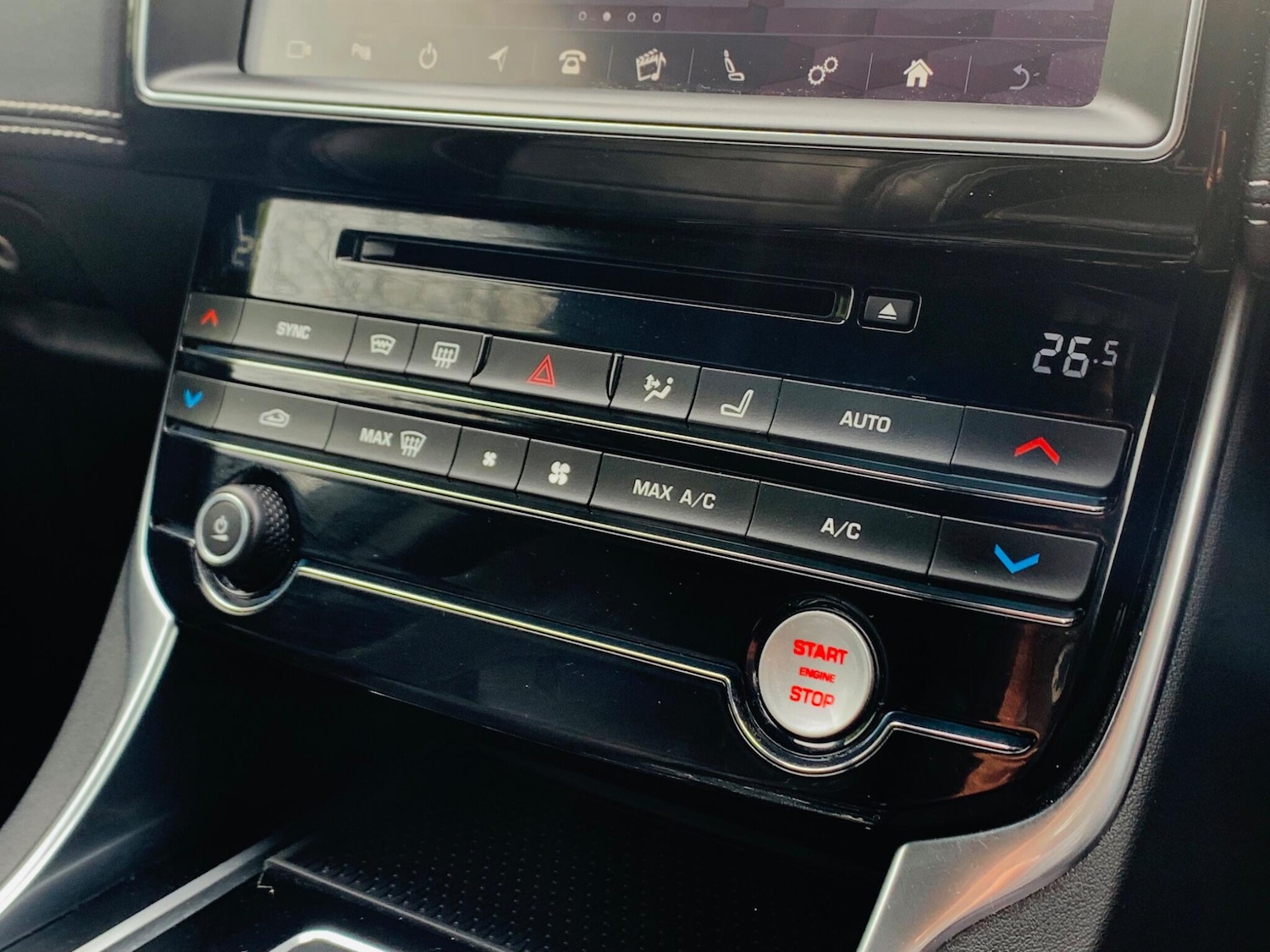 Used Jaguar XE 2018 for sale - 77386470: Photo 31