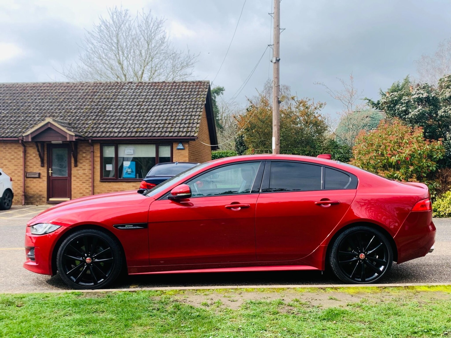 Used Jaguar XE 2018 for sale - 77386470: Photo 4