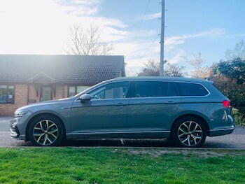 Used Volkswagen Passat 2022 for sale - 77925894: Photo