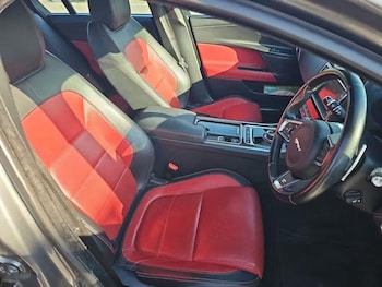 Used Jaguar XE 2017 for sale - 78695589: Photo