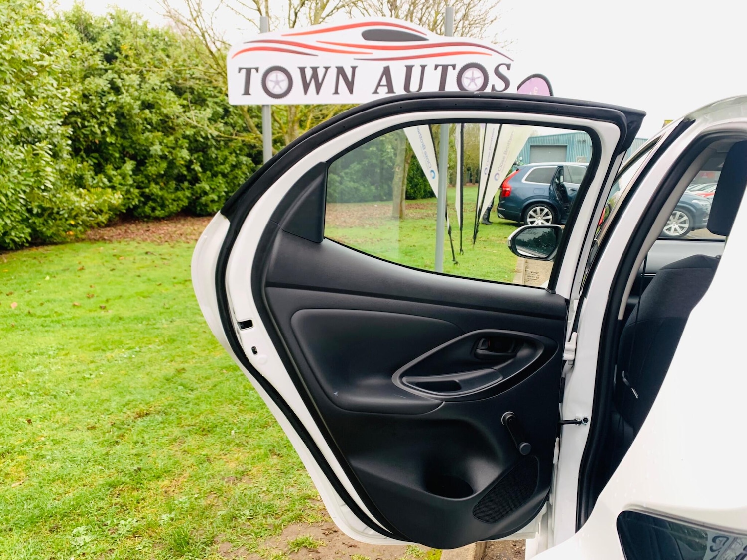 Used Toyota Yaris 2021 for sale - 77598750: Photo 26