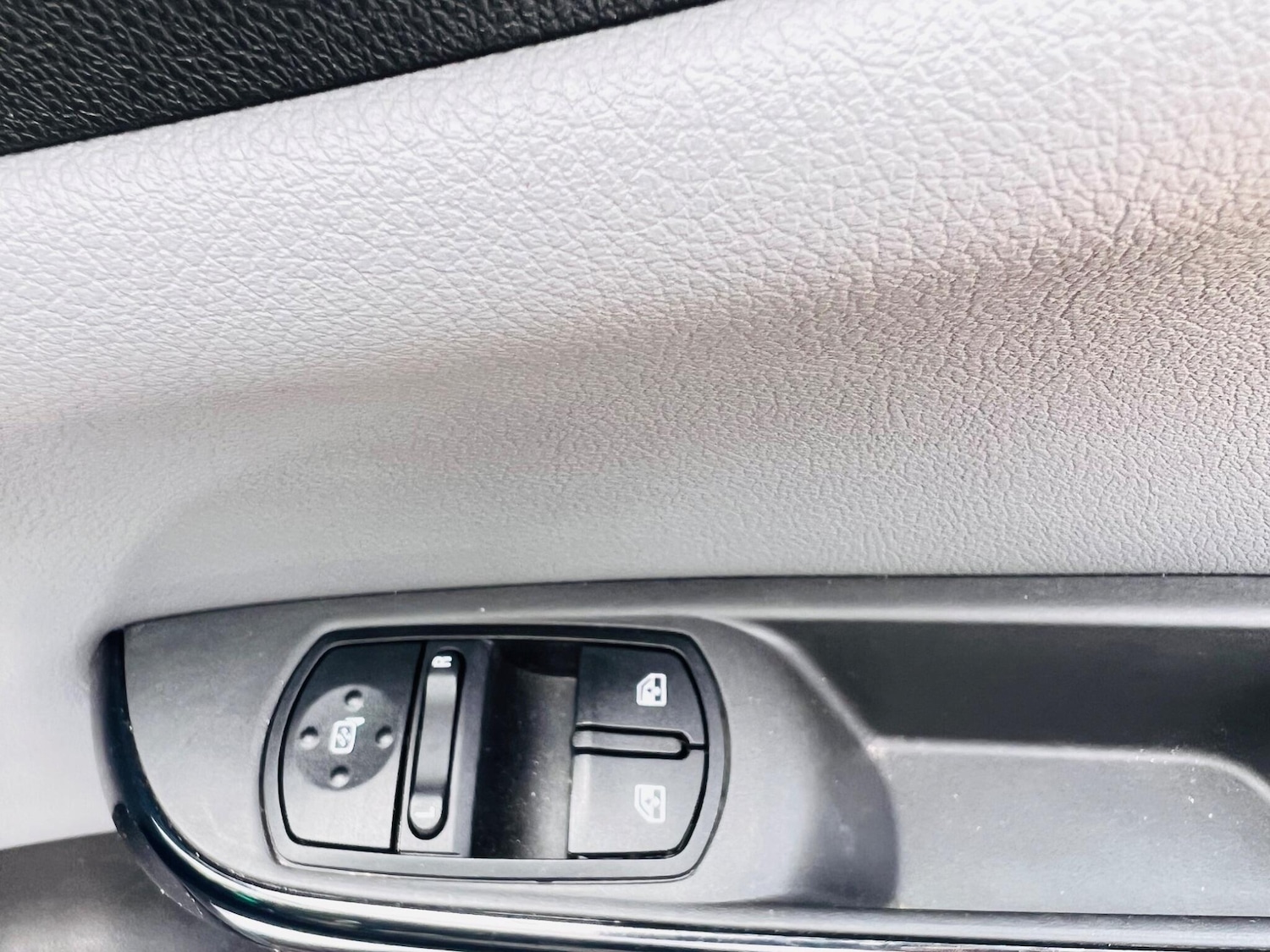 Used Vauxhall Corsa 2015 for sale - 78058345: Photo 11