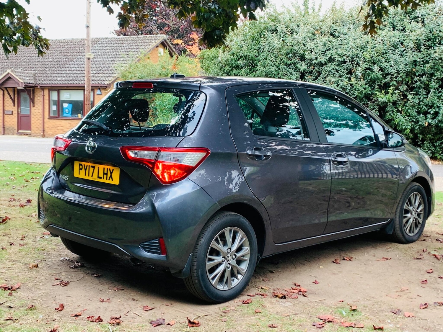 Used Toyota Yaris 2017 for sale - 76988141: Photo 28