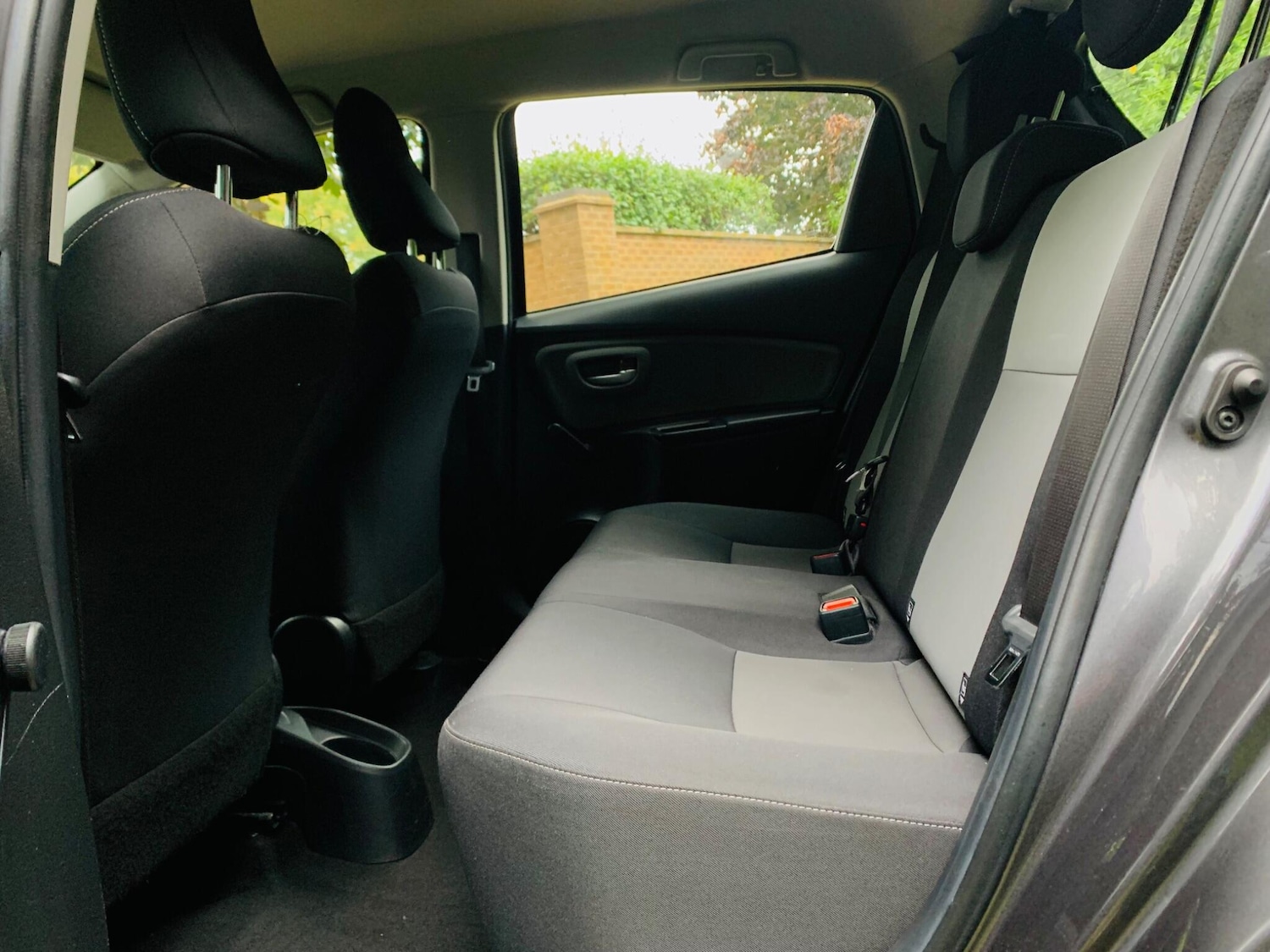 Used Toyota Yaris 2017 for sale - 76988141: Photo 33