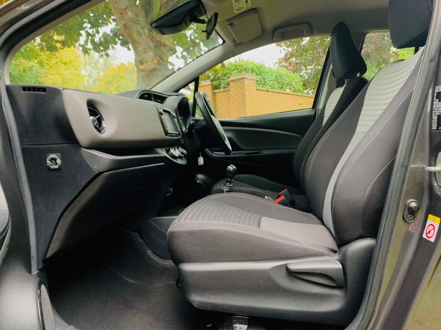 Used Toyota Yaris 2017 for sale - 76988141: Photo 36