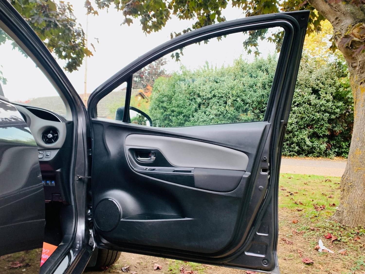 Used Toyota Yaris 2017 for sale - 76988141: Photo 5