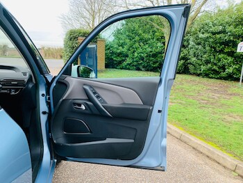 Used Citroen C4 Picasso 2014 for sale - 77559082: Photo