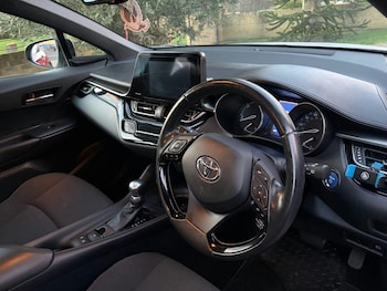 Used Toyota C-HR 2017 for sale - 78034726: Photo