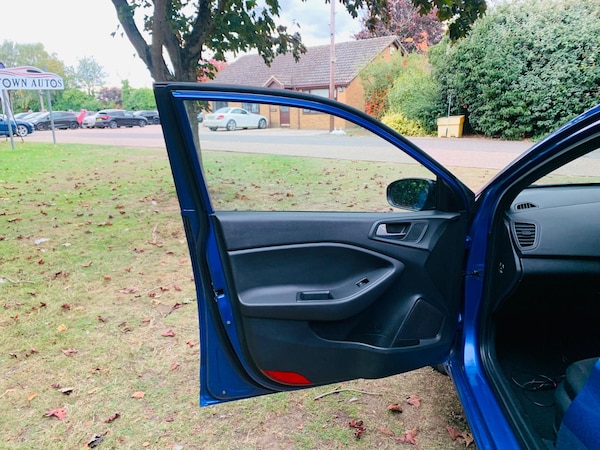 Used Hyundai i20 2018 for sale - 76012394: Photo 33