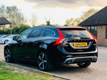 Used Volvo V60 2018 for sale - 78363915: Photo