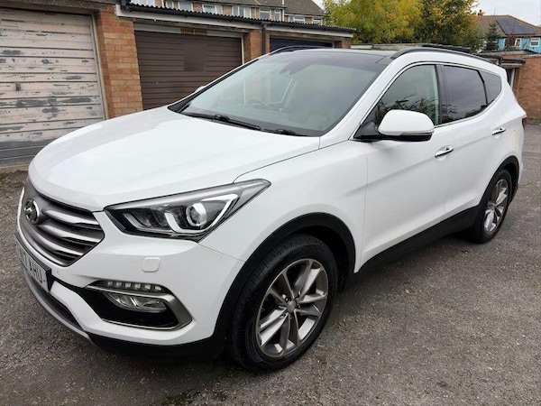 Used Hyundai Santa Fe 2017 for sale - 76295790: Photo 2
