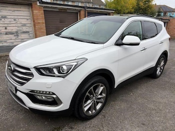 Used Hyundai Santa Fe 2017 for sale - 76295790: Photo 2