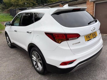 Used Hyundai Santa Fe 2017 for sale - 76295790: Photo 3