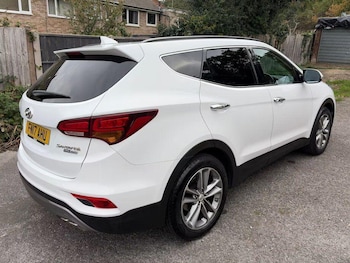 Used Hyundai Santa Fe 2017 for sale - 76295790: Photo 4