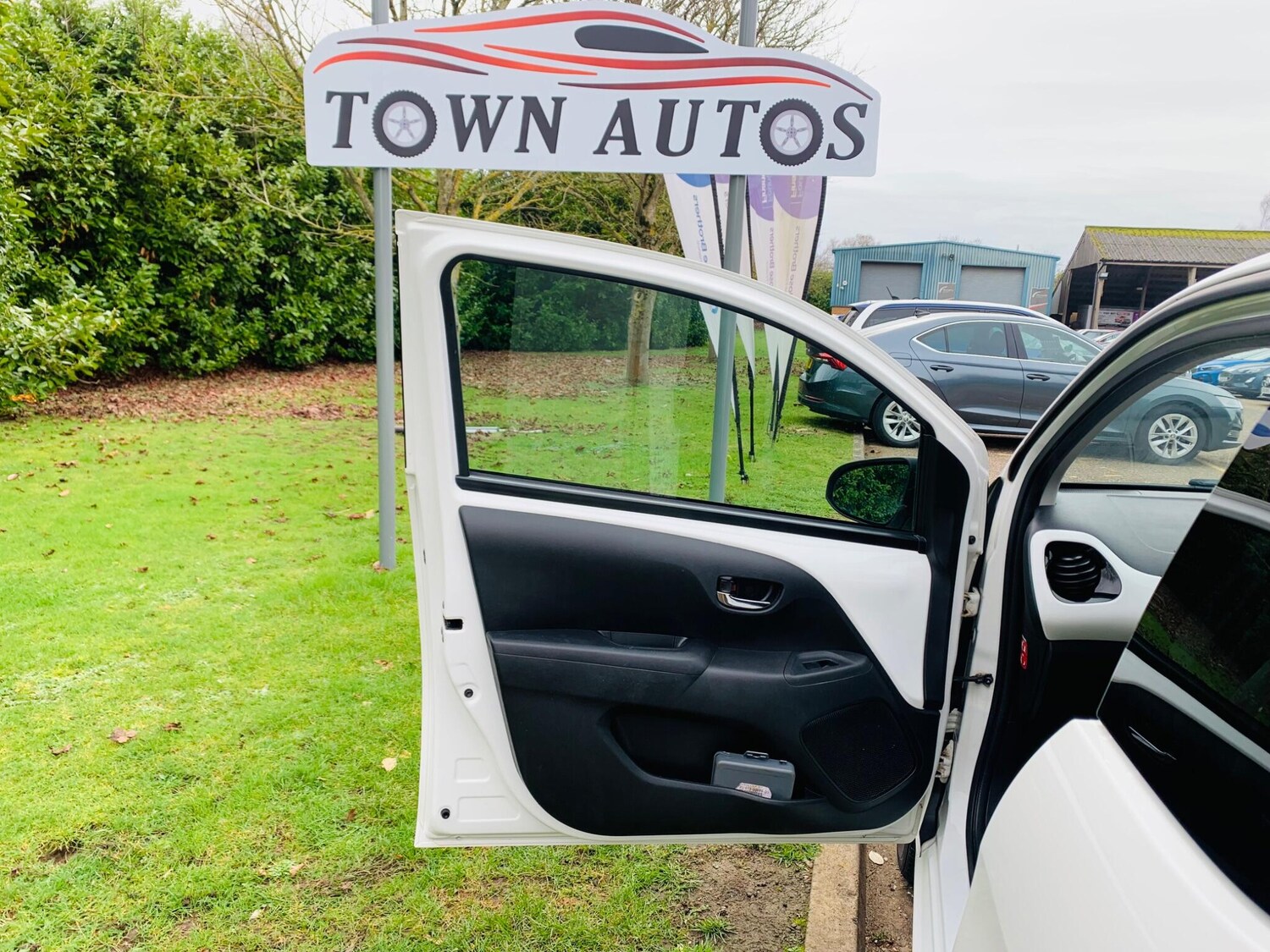 Used Toyota AYGO 2017 for sale - 77292004: Photo 25