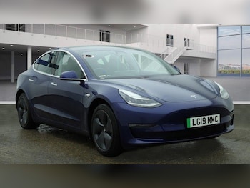 2019 (19) - Standard Plus 4dr Auto