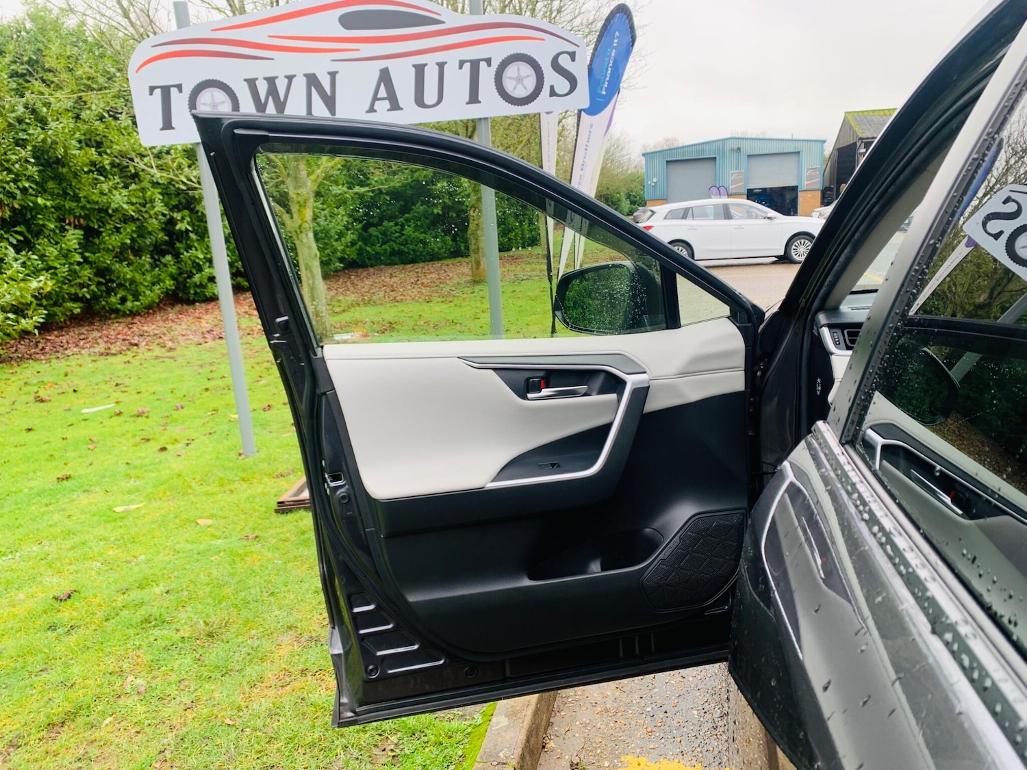 Used Toyota RAV4 2020 for sale - 77156048: Photo 42