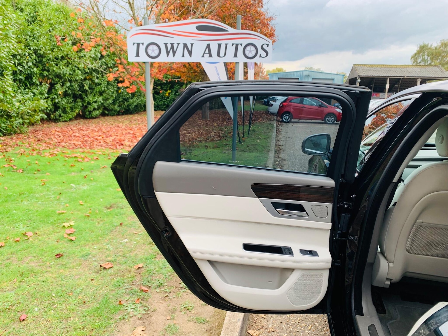 Used Jaguar XF 2015 for sale - 77163395: Photo 41