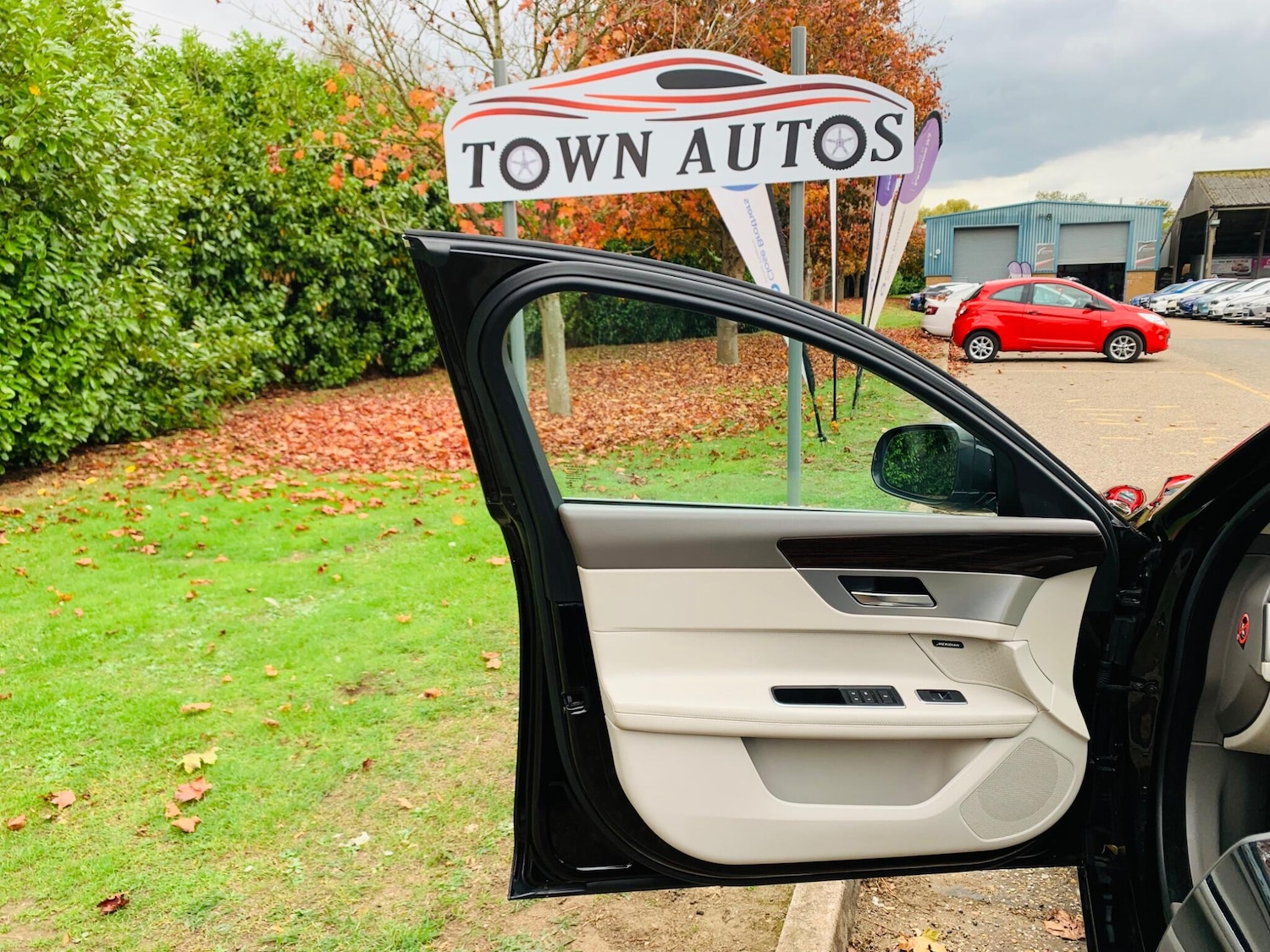 Used Jaguar XF 2015 for sale - 77163395: Photo 44