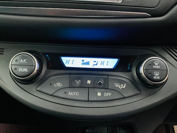 Used Toyota Yaris 2015 for sale - 76294874: Photo 28