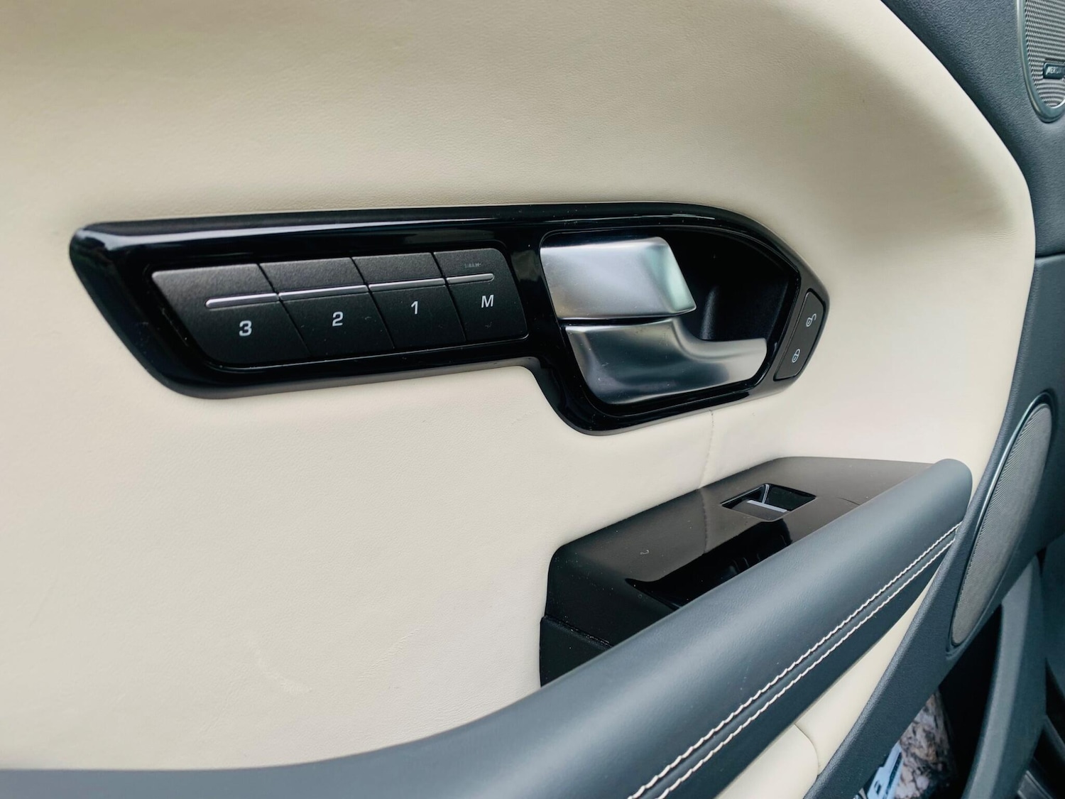 Used Land Rover Range Rover Evoque 2018 for sale - 76744834: Photo 57