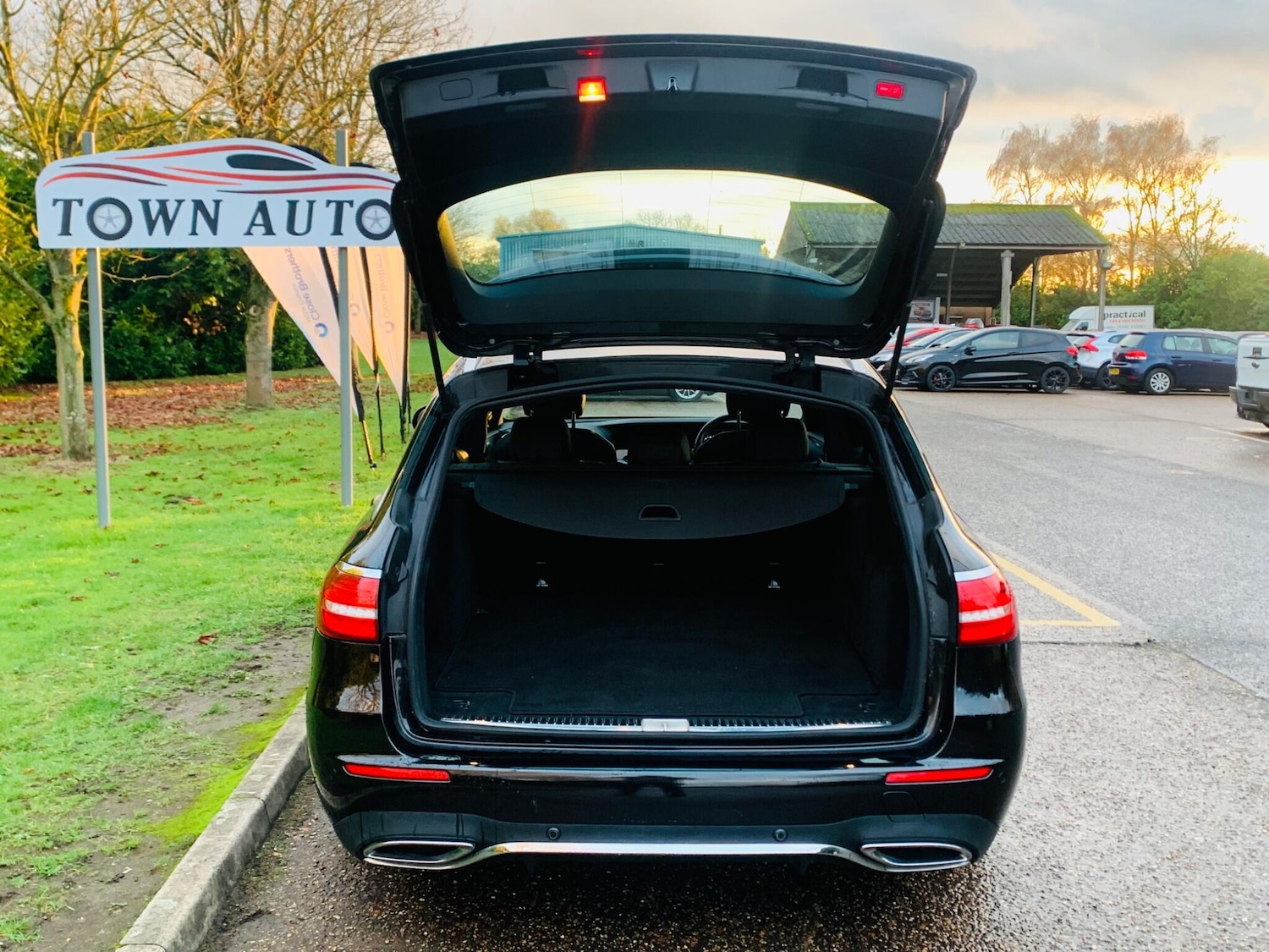 Used Mercedes-Benz E Class 2017 for sale - 76855960: Photo 40