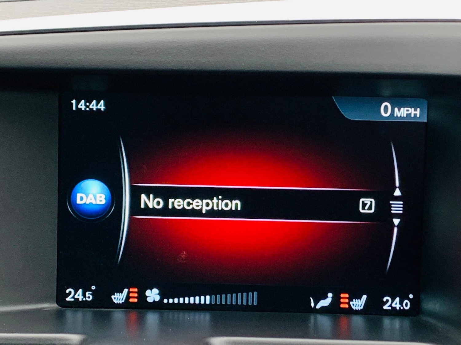 Used Volvo XC60 2015 for sale - 77266920: Photo 27