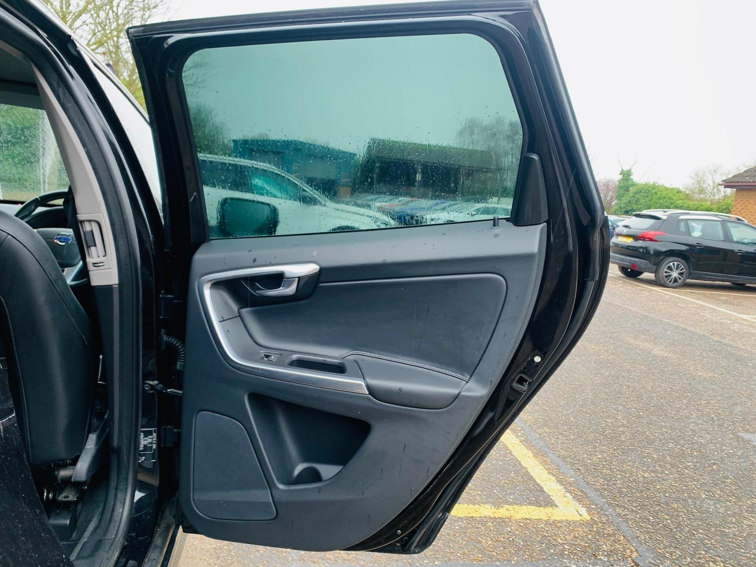 Used Volvo XC60 2015 for sale - 77266920: Photo 28