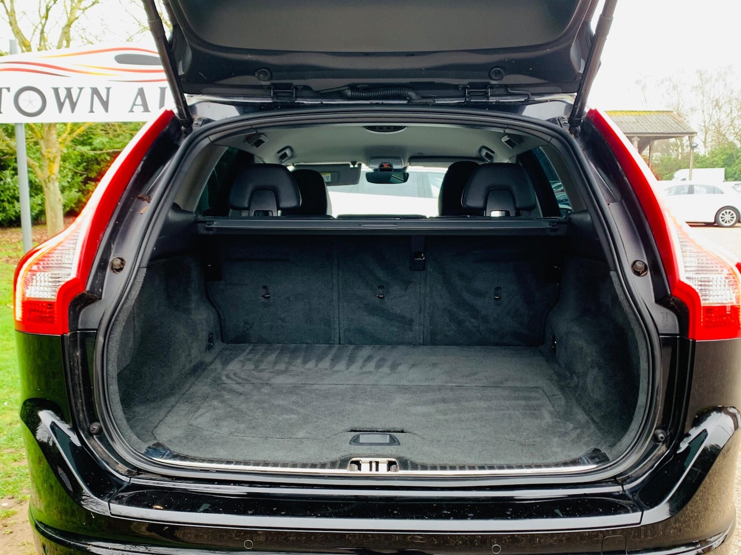 Used Volvo XC60 2015 for sale - 77266920: Photo 32