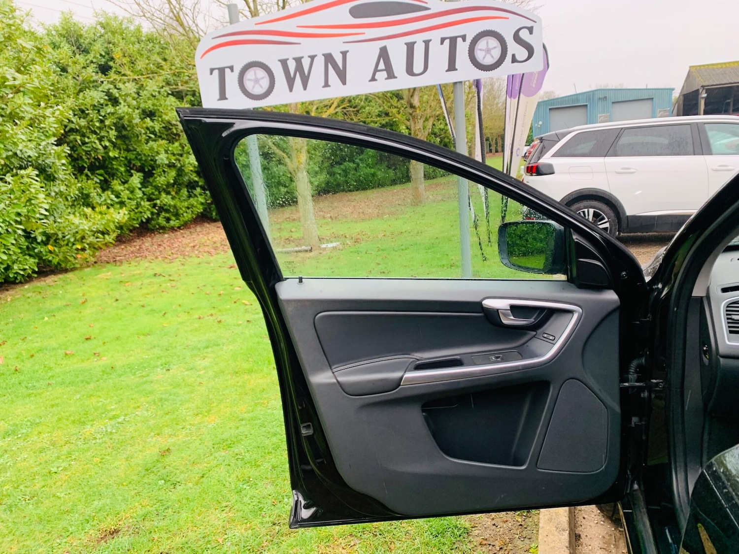 Used Volvo XC60 2015 for sale - 77266920: Photo 38