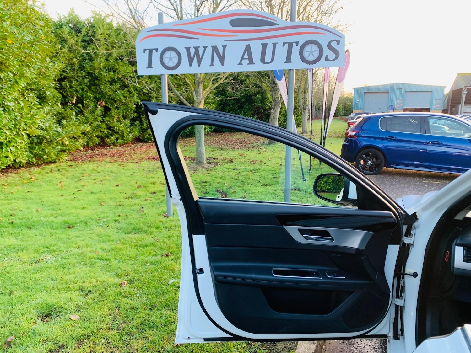 Used Jaguar XF 2016 for sale - 77163486: Photo 30