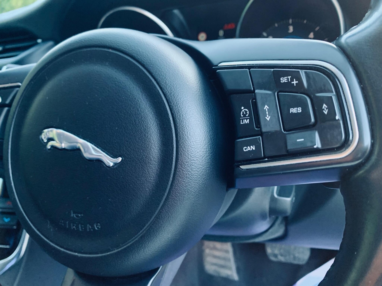 Used Jaguar XF 2016 for sale - 77163486: Photo 41