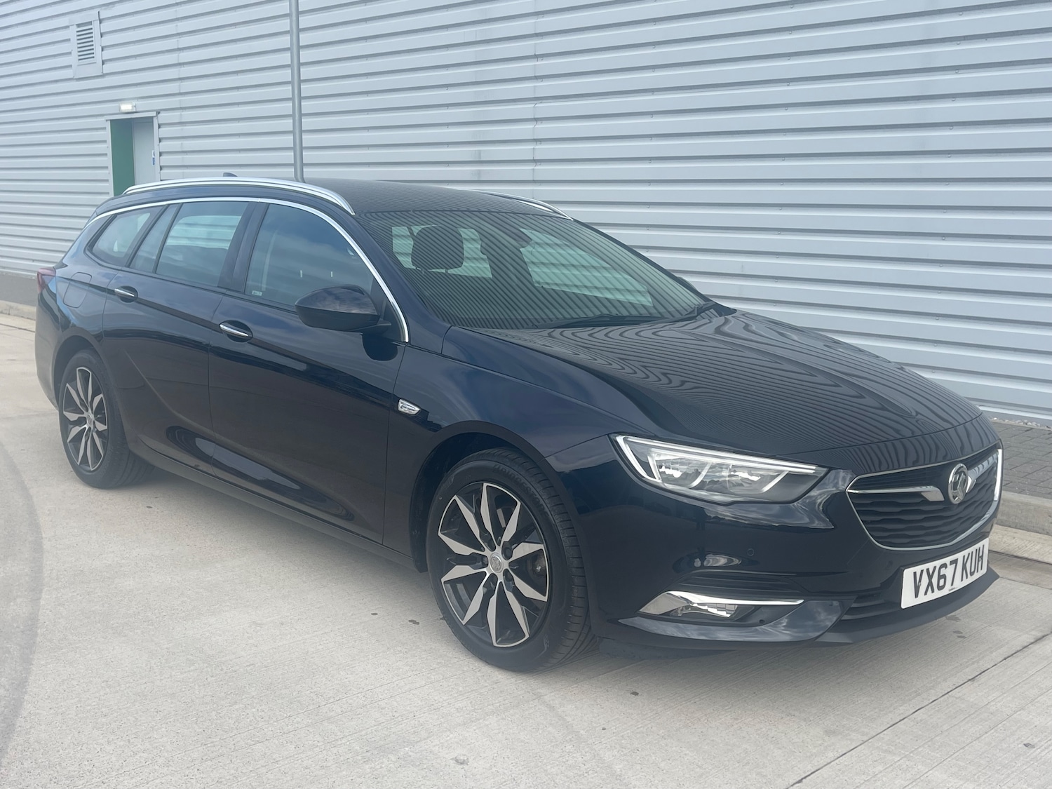 Used Vauxhall Insignia 2017 for sale - 76352975: Photo 1