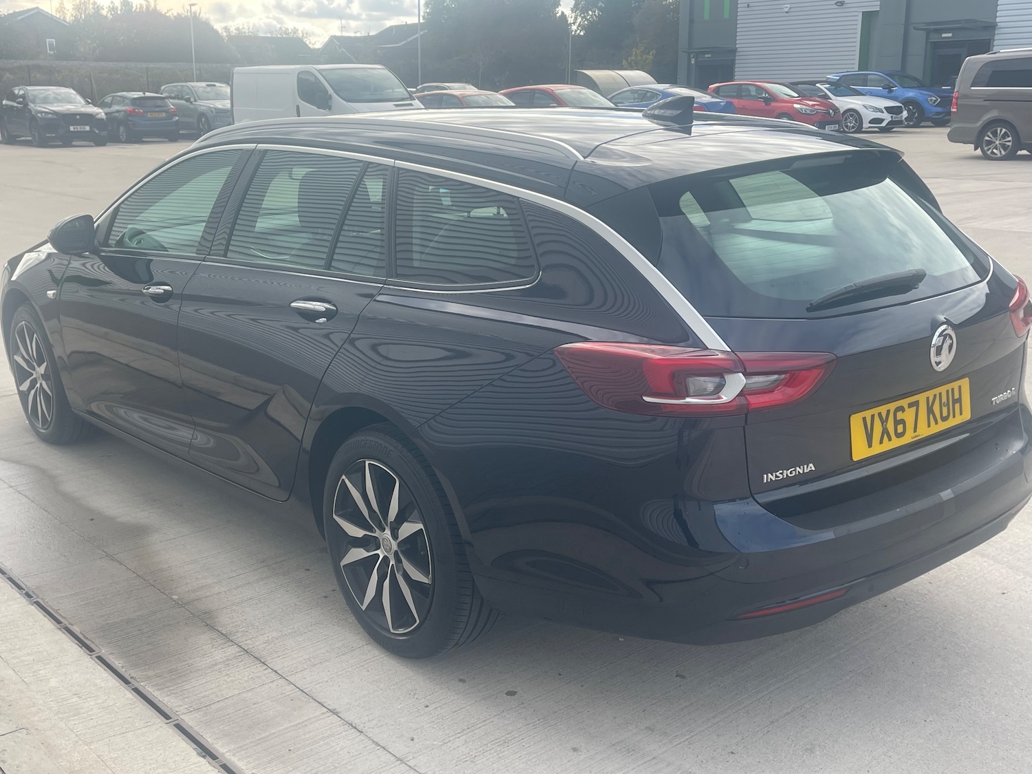 Used Vauxhall Insignia 2017 for sale - 76352975: Photo 5