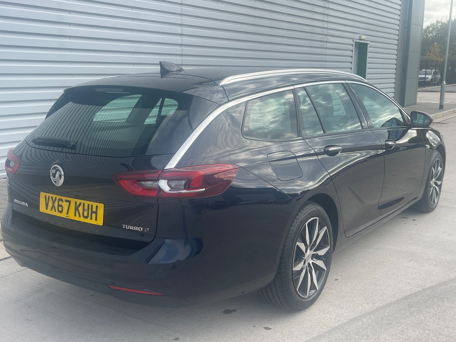 Used Vauxhall Insignia 2017 for sale - 76352975: Photo 6
