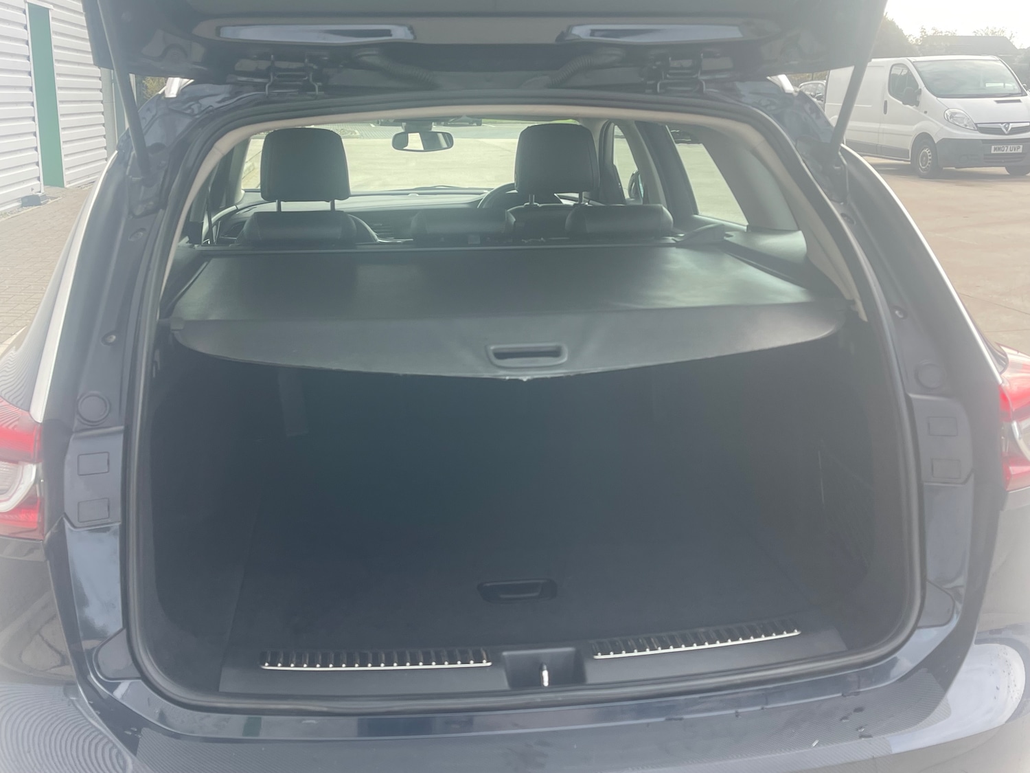 Used Vauxhall Insignia 2017 for sale - 76352975: Photo 8